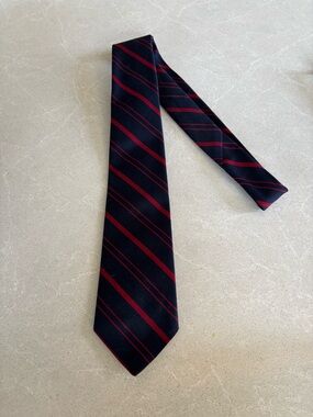 Simpsons Hunt Club Classic Navy and Red Striped Men’s Tie